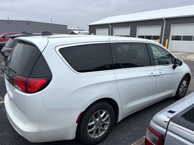 2022 Chrysler Voyager LX