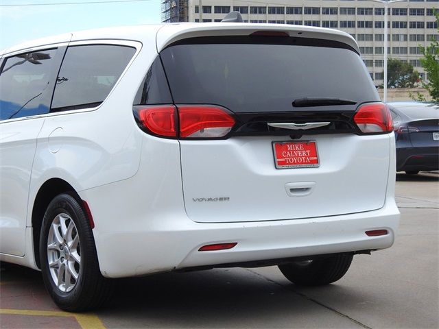 2022 Chrysler Voyager LX