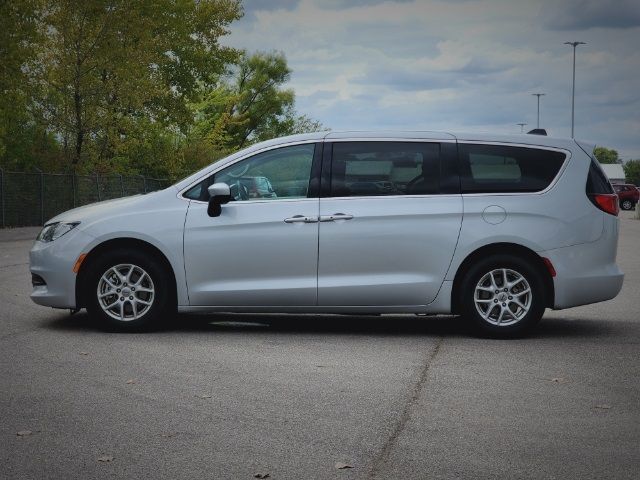 2022 Chrysler Voyager LX