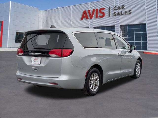 2022 Chrysler Voyager LX