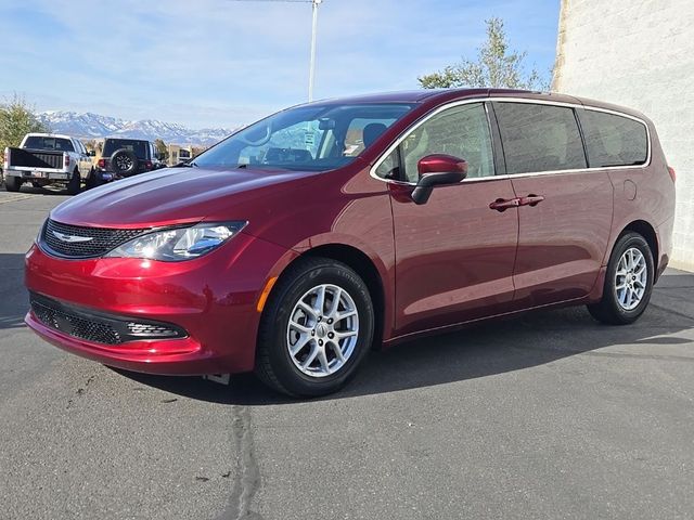 2022 Chrysler Voyager LX