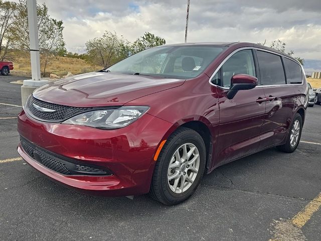 2022 Chrysler Voyager LX