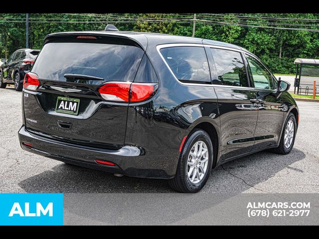 2022 Chrysler Voyager LX