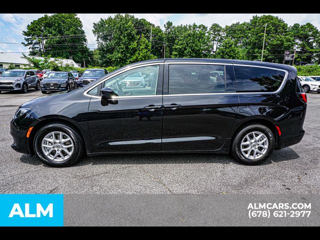 2022 Chrysler Voyager LX