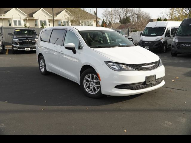 2022 Chrysler Voyager LX