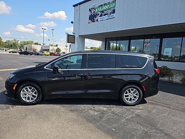 2022 Chrysler Voyager LX