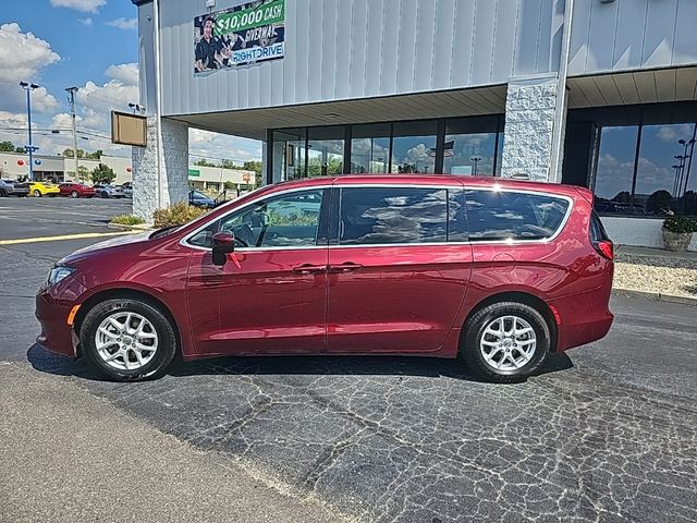 2022 Chrysler Voyager LX