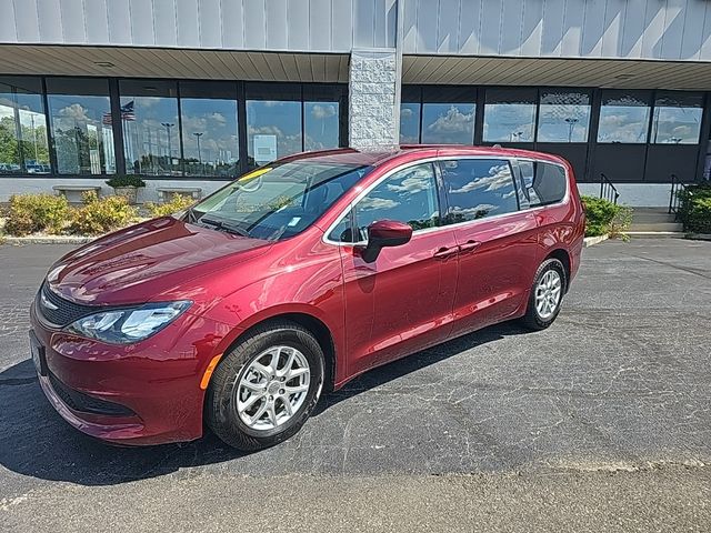 2022 Chrysler Voyager LX