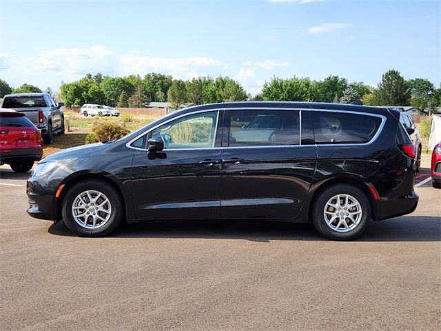 2022 Chrysler Voyager LX