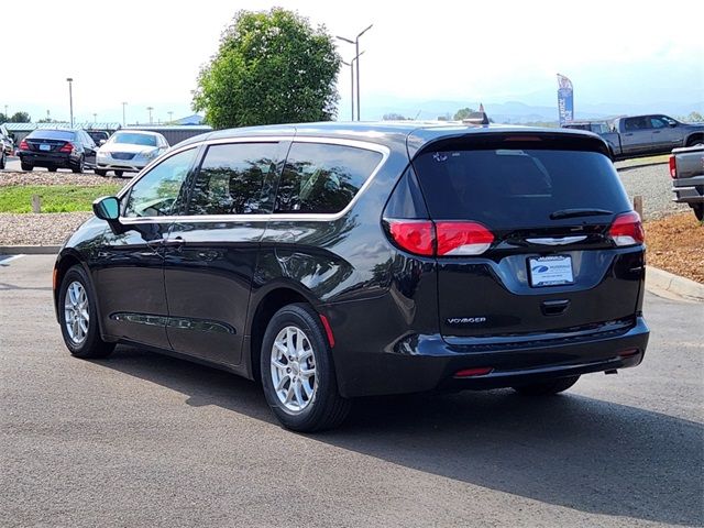 2022 Chrysler Voyager LX