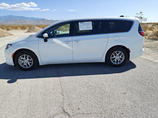 2022 Chrysler Voyager LX