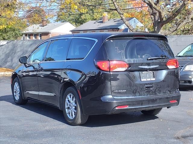 2022 Chrysler Voyager LX