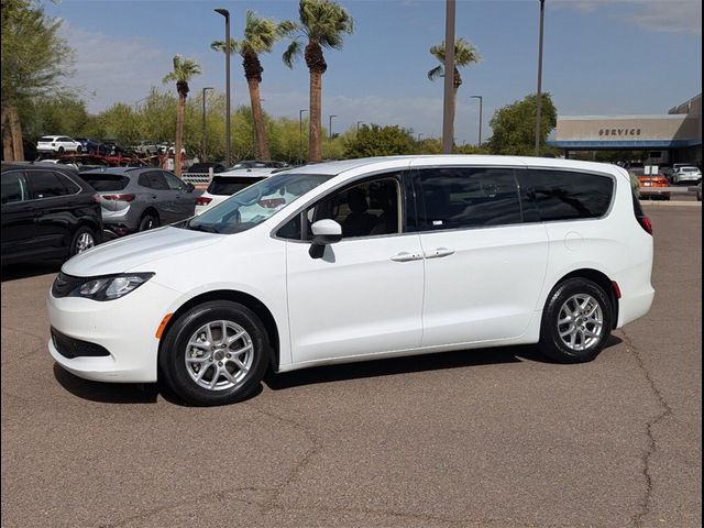 2022 Chrysler Voyager LX