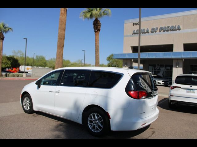 2022 Chrysler Voyager LX