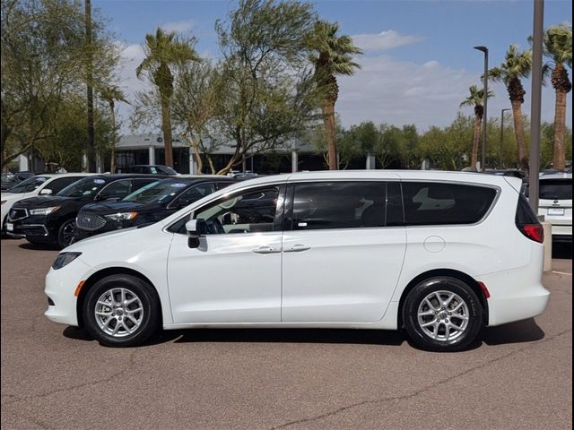 2022 Chrysler Voyager LX