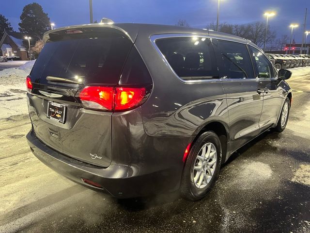 2022 Chrysler Voyager LX