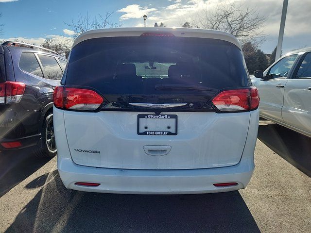 2022 Chrysler Voyager LX