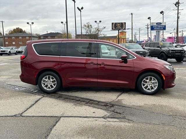 2022 Chrysler Voyager LX