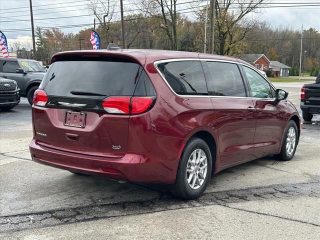 2022 Chrysler Voyager LX