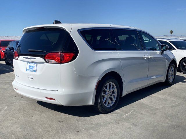 2022 Chrysler Voyager LX