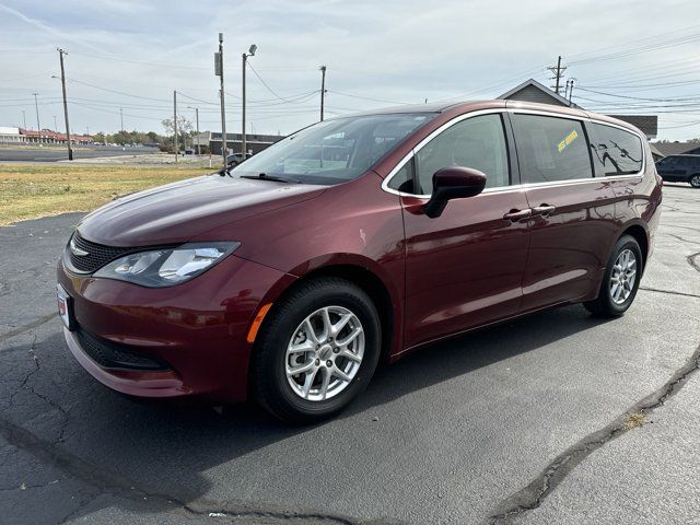 2022 Chrysler Voyager LX