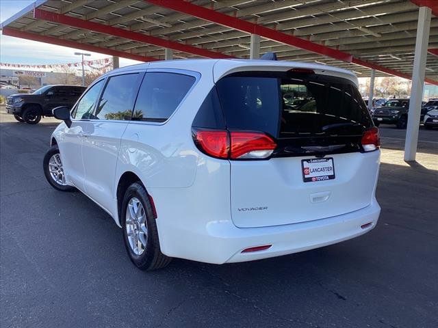 2022 Chrysler Voyager LX