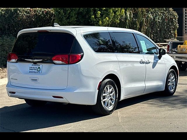 2022 Chrysler Voyager LX