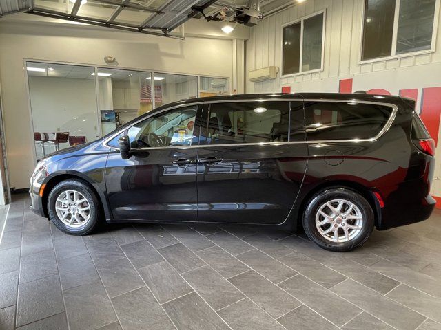 2022 Chrysler Voyager LX