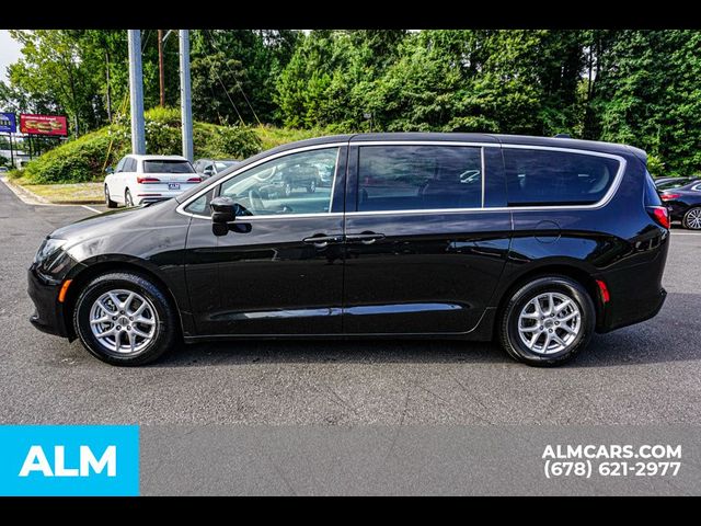 2022 Chrysler Voyager LX