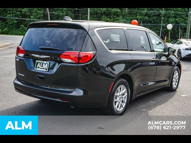 2022 Chrysler Voyager LX