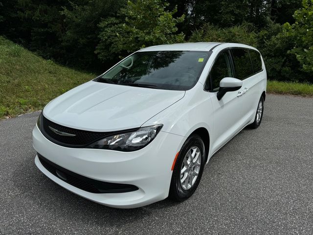 2022 Chrysler Voyager LX