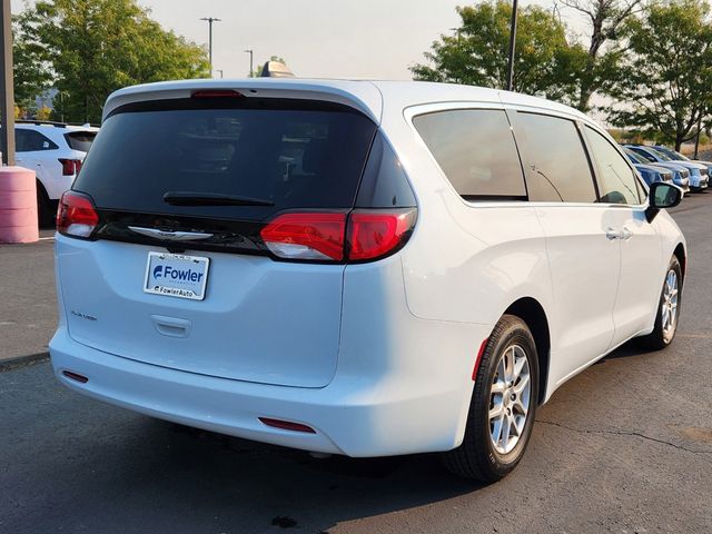 2022 Chrysler Voyager LX