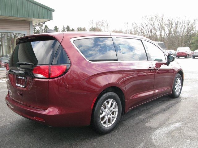 2022 Chrysler Voyager LX