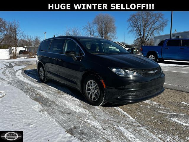 2022 Chrysler Voyager LX