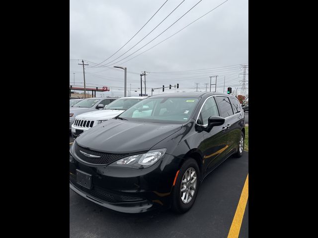 2022 Chrysler Voyager LX