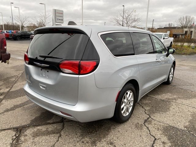 2022 Chrysler Voyager LX