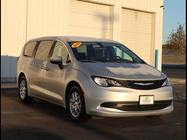 2022 Chrysler Voyager LX