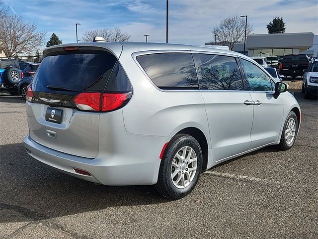 2022 Chrysler Voyager LX