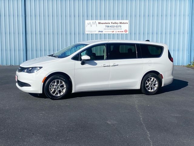 2022 Chrysler Voyager LX