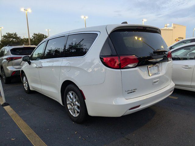 2022 Chrysler Voyager LX