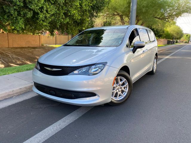 2022 Chrysler Voyager LX