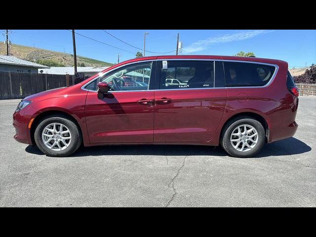 2022 Chrysler Voyager LX