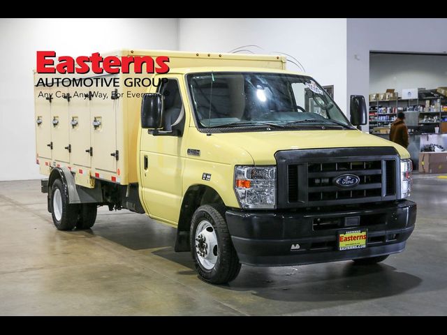 2022 Ford E-Series Base