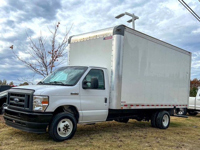 2022 Ford E-Series Base