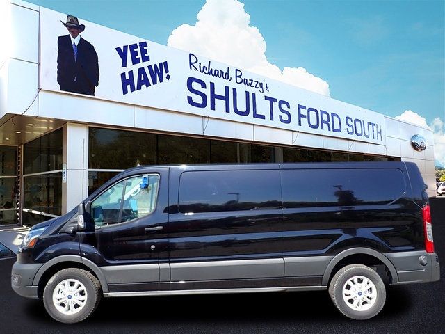 2022 Ford E-Transit Base