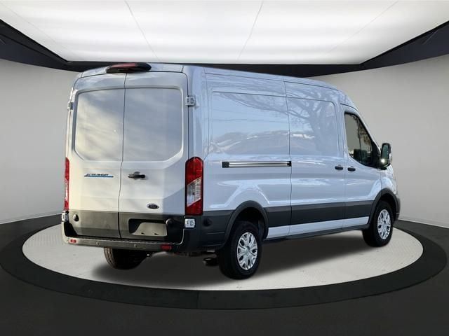 2022 Ford E-Transit Base