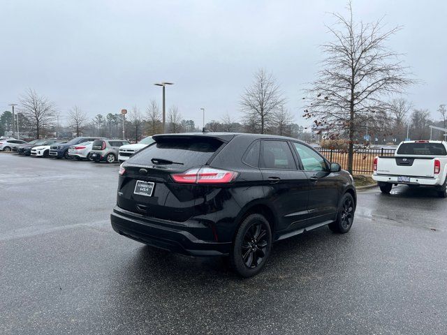 2022 Ford Edge SE