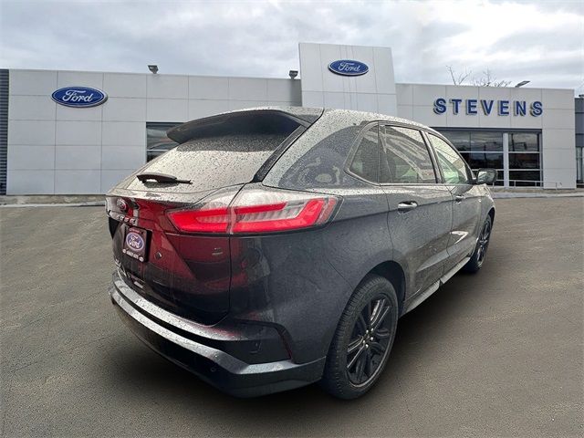 2022 Ford Edge 