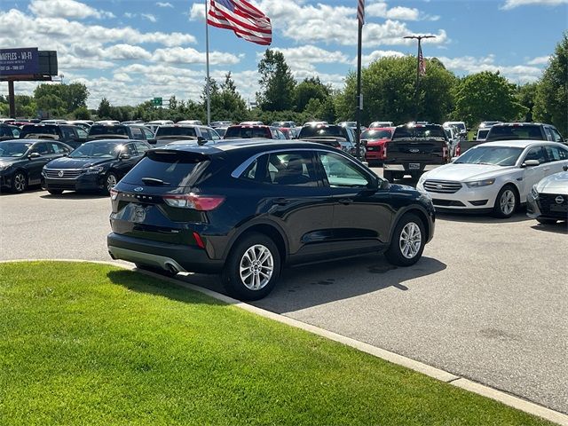 2022 Ford Escape Hybrid SE