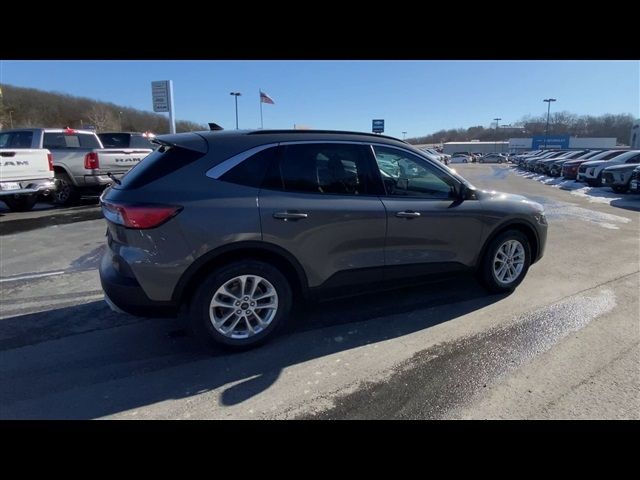 2022 Ford Escape Hybrid SE